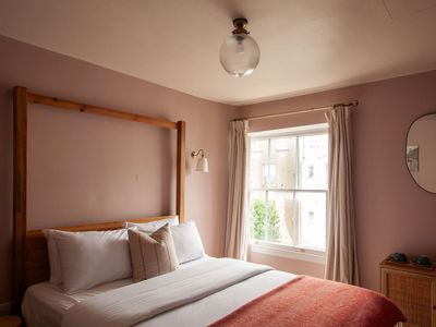 Lido twonhouse hotel-room-pink-1-400x300.jpg