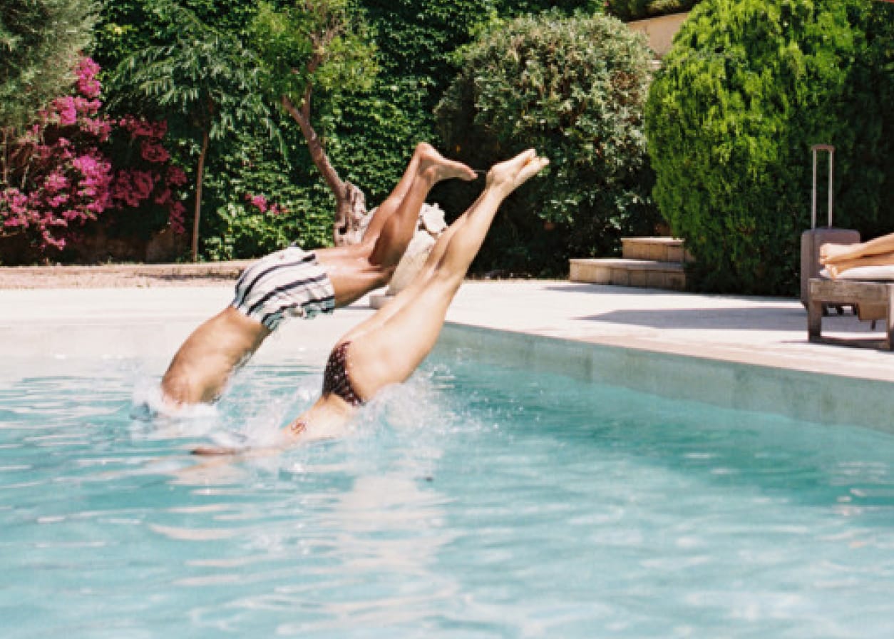 Built by hoteliers Background