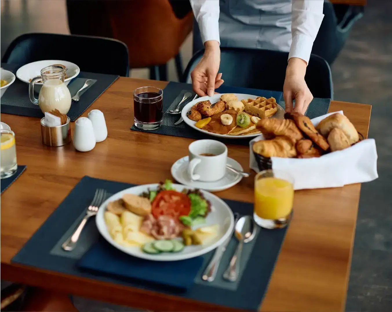 Por qué es importante el desayuno en un hotel